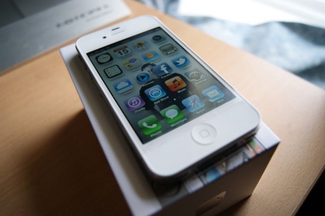 Xả Hàng Cuối Năm giãm 60% Apple iPhone 4S 16G giá bán 3. 200. 000