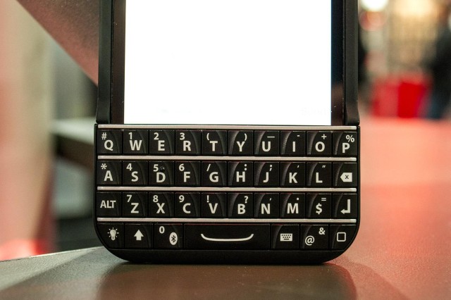 BlackBerry và Typo thỏa thuận về việc Typo phải ngừng bán bàn phím cho thiết bị dưới 7.9 Inch