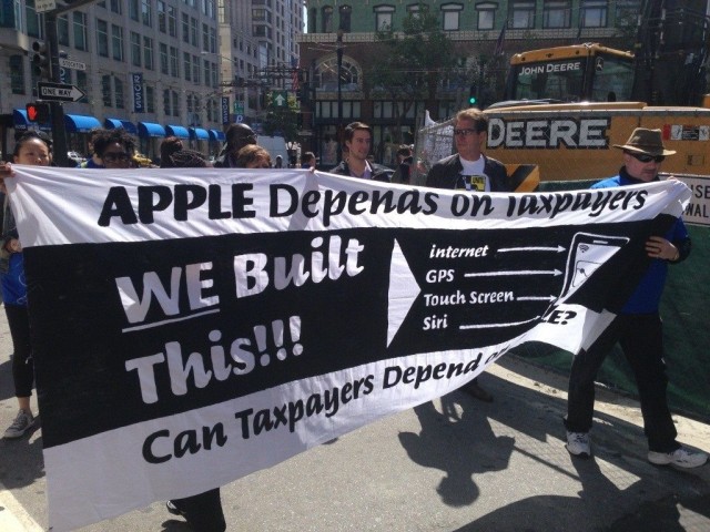 photo of Protestors Criticize Apple For Using Offshore Tax Shelters image