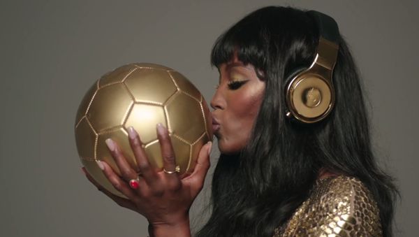 Bild zu «Beats verschenkt Deutschen Fussball-Weltmeistern goldene Kopfhörer»