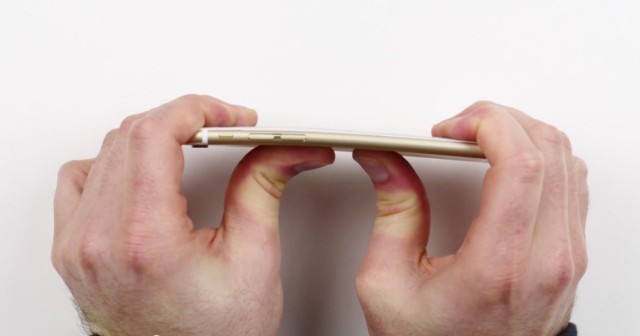 photo of Apple reportedly punishes German mag for its iPhone 6 Plus bend test image