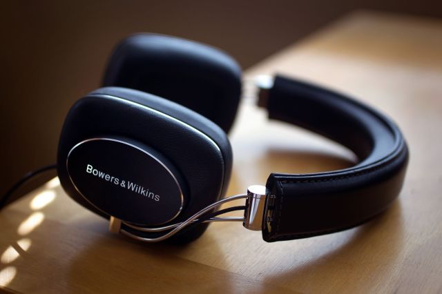 photo of Bowers & Wilkins P7 headphones will dazzle your ears and your eyes image