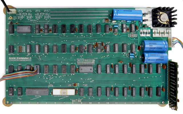 photo of Museum pays record-breaking $905,000 for Apple-1 image