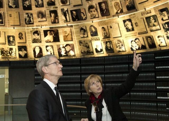 photo of Read the inspiring note Tim Cook left at a Holocaust museum image