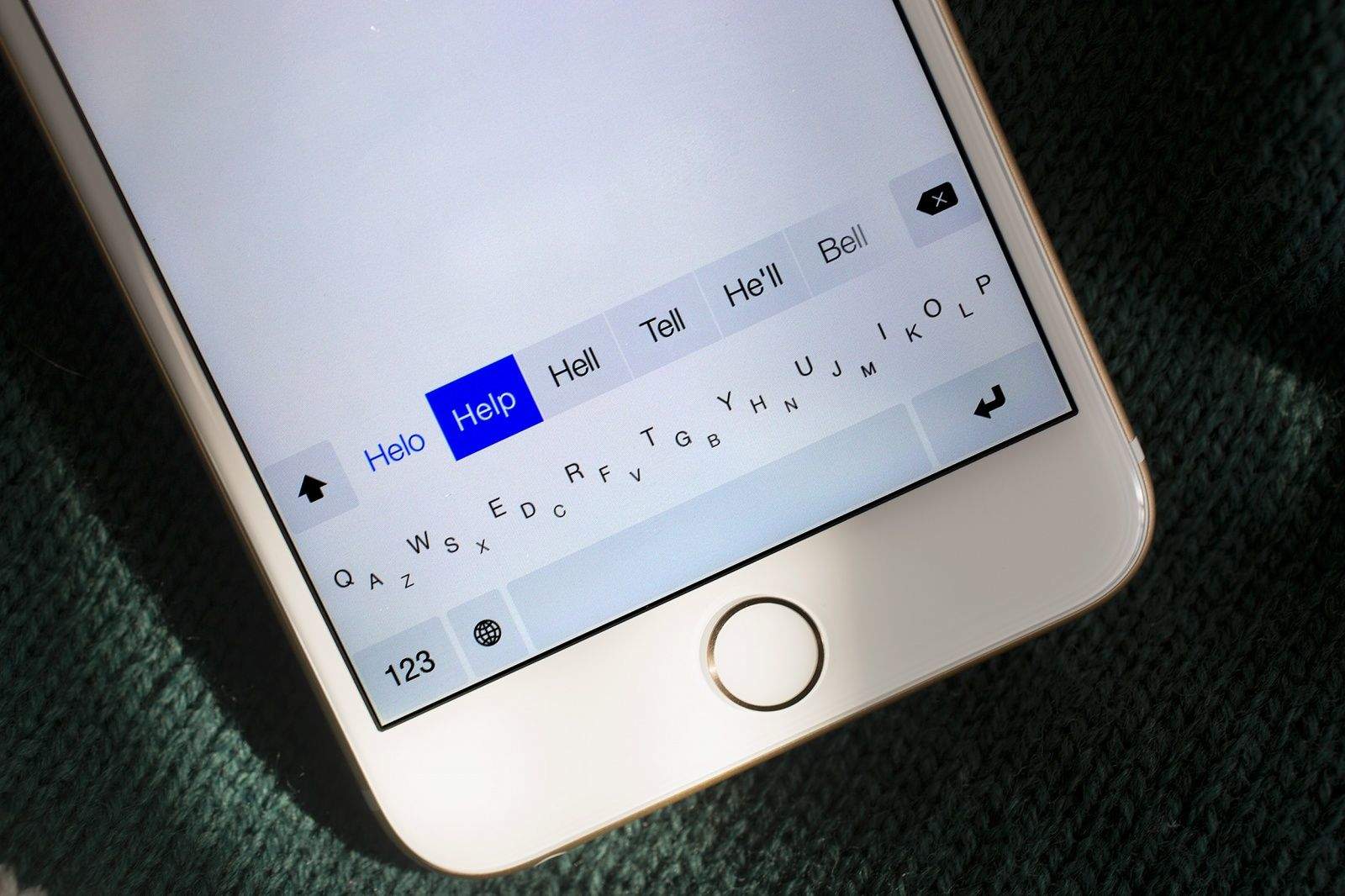 Minuum is one of the many third-party keyboards for iOS 8. Photo: Jim Merithew/Cult of Mac