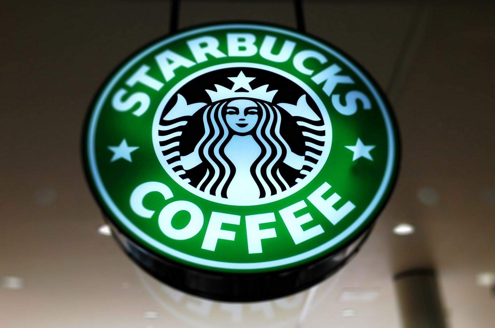 Apple Pay finally overtakes Starbucks in mobile payments