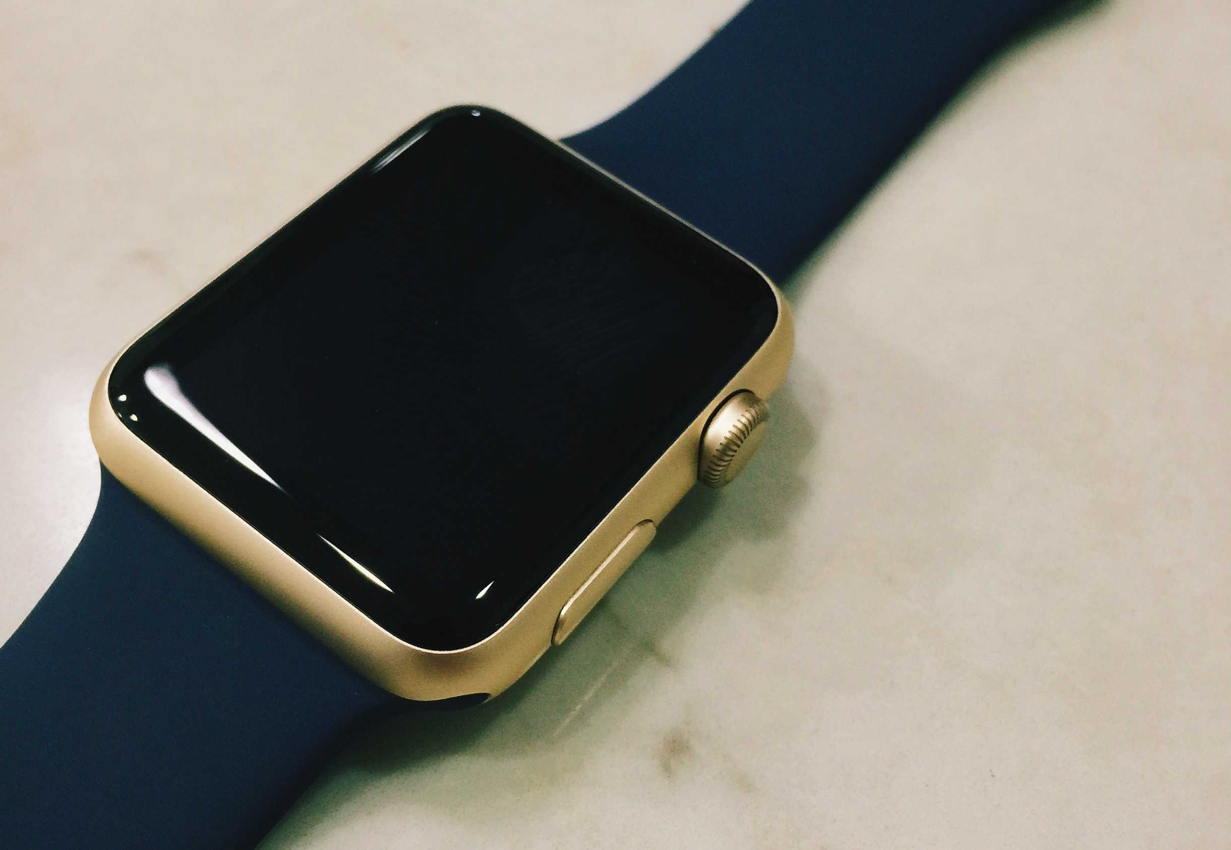 Часы apple 2024. Apple watch 7 42mm. Часы Apple IWATCH Gold 6. Apple watch Gold Edition. Apple watch 1 Series Gold.