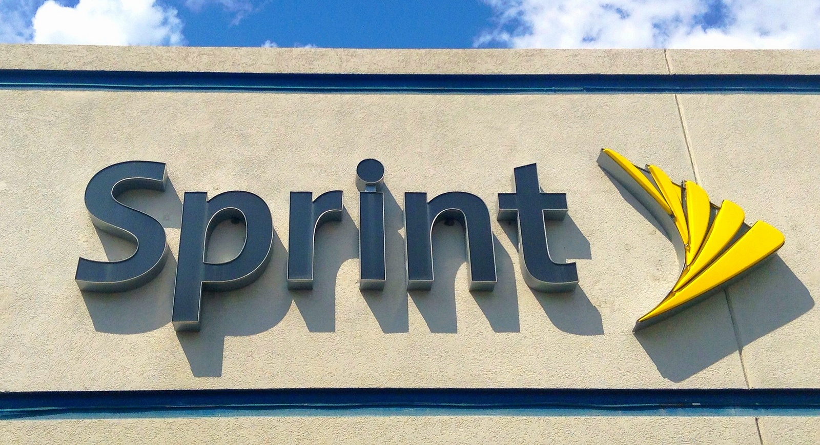 sprint-will-stop-offering-two-year-contracts-to-smartphone-customers-image-cultofandroidcomwp-contentuploads20150814890791433_1f9247f163_h-jpg