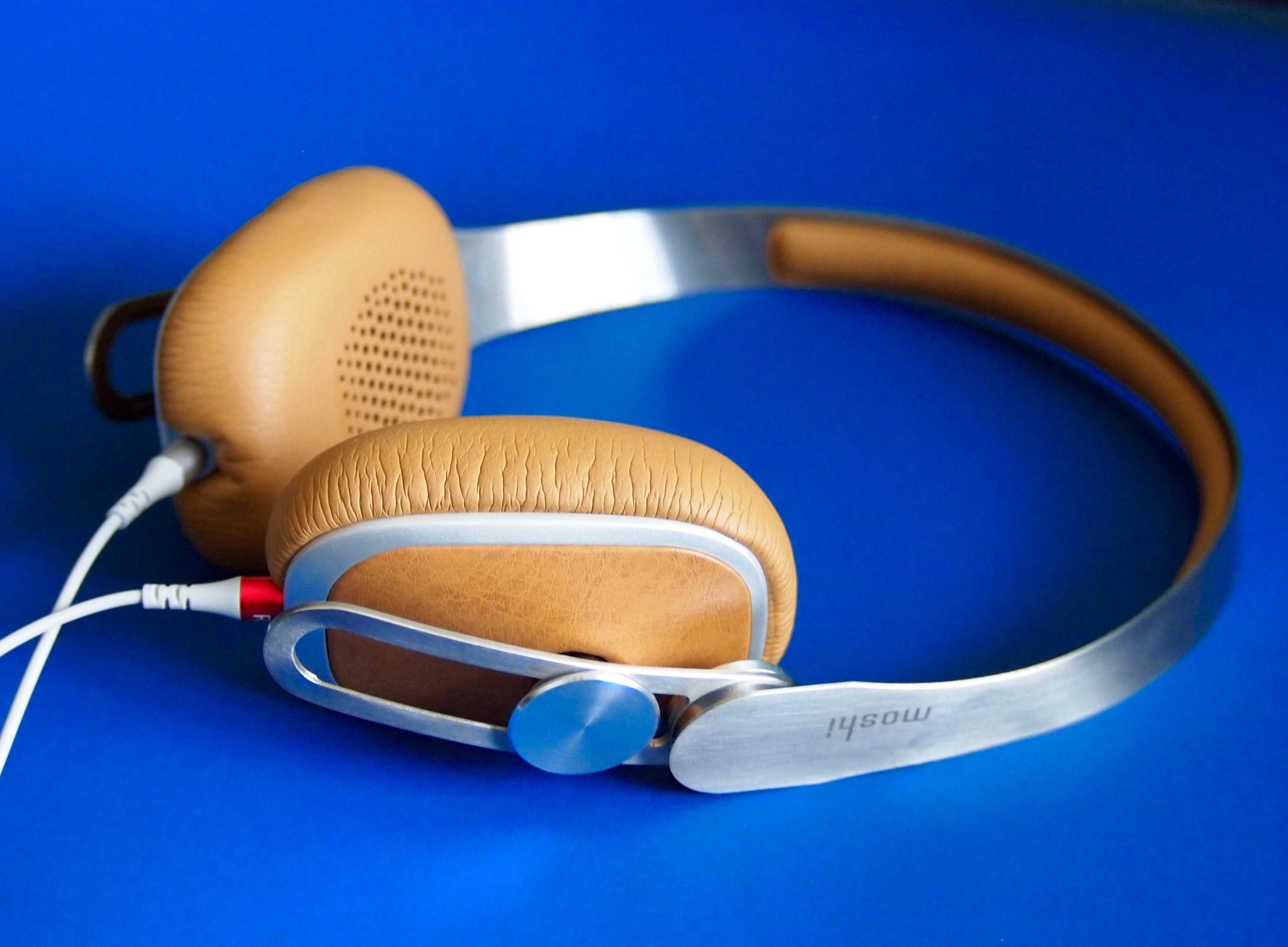 Moshi's Avanti headphones are easy to wear and easy to carry. They sound [pretty great too.