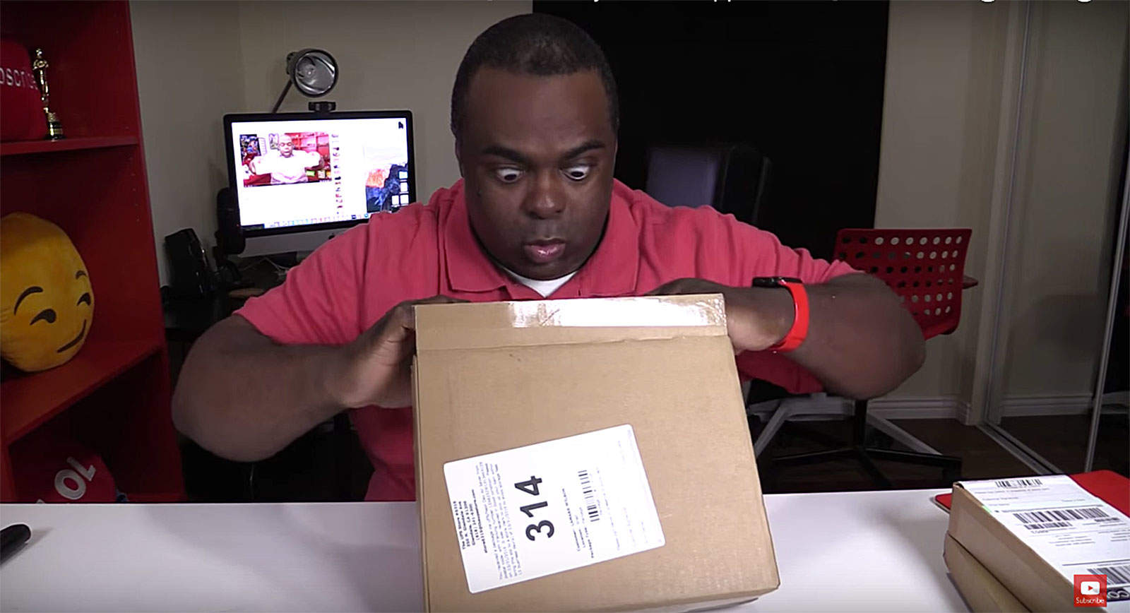 Lamarr Wilson does not have a good poker face, but has the kind of face for unboxing gadgets that makes him popular with his YouTube audience.