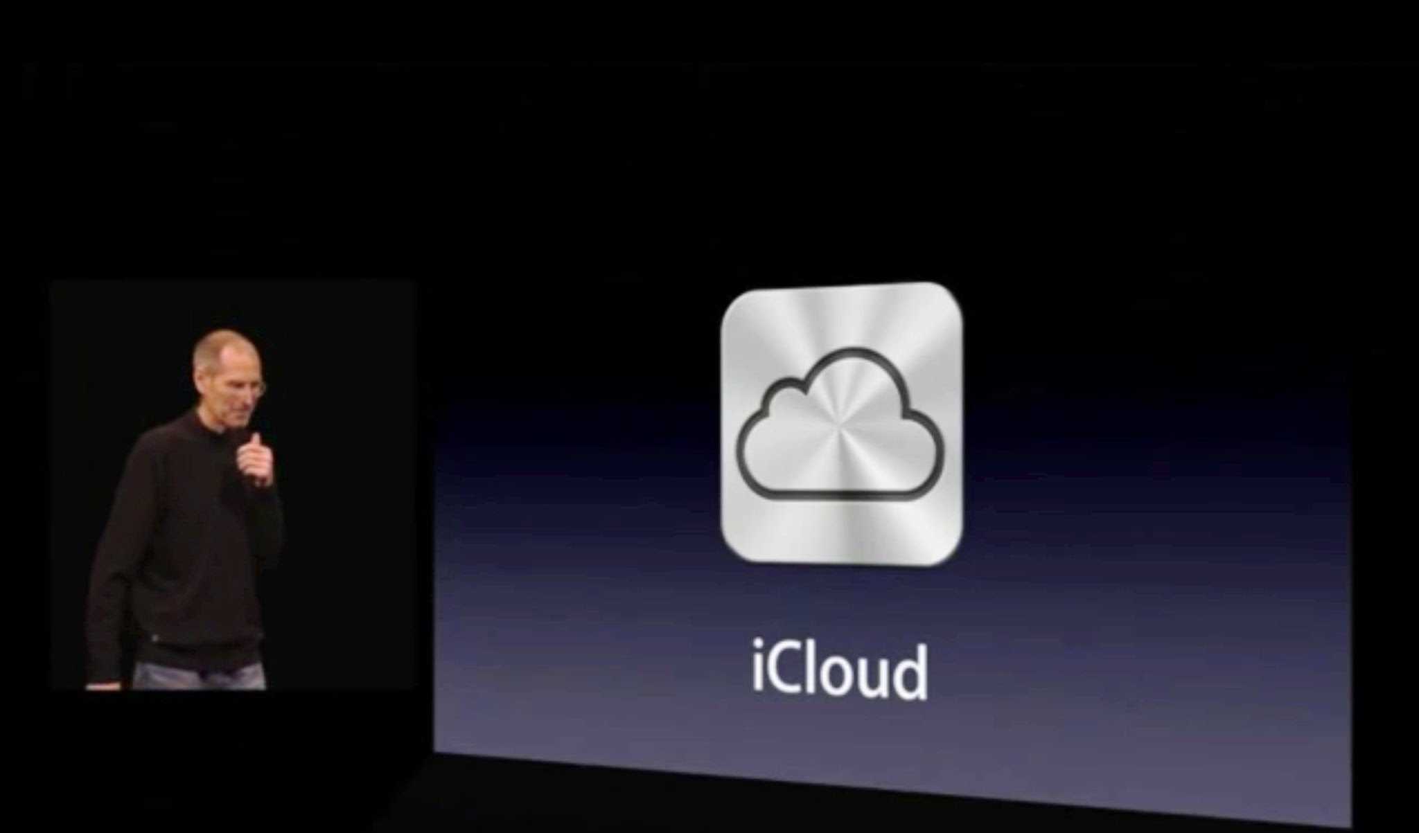 Steve Jobs shows iCloud to the world.