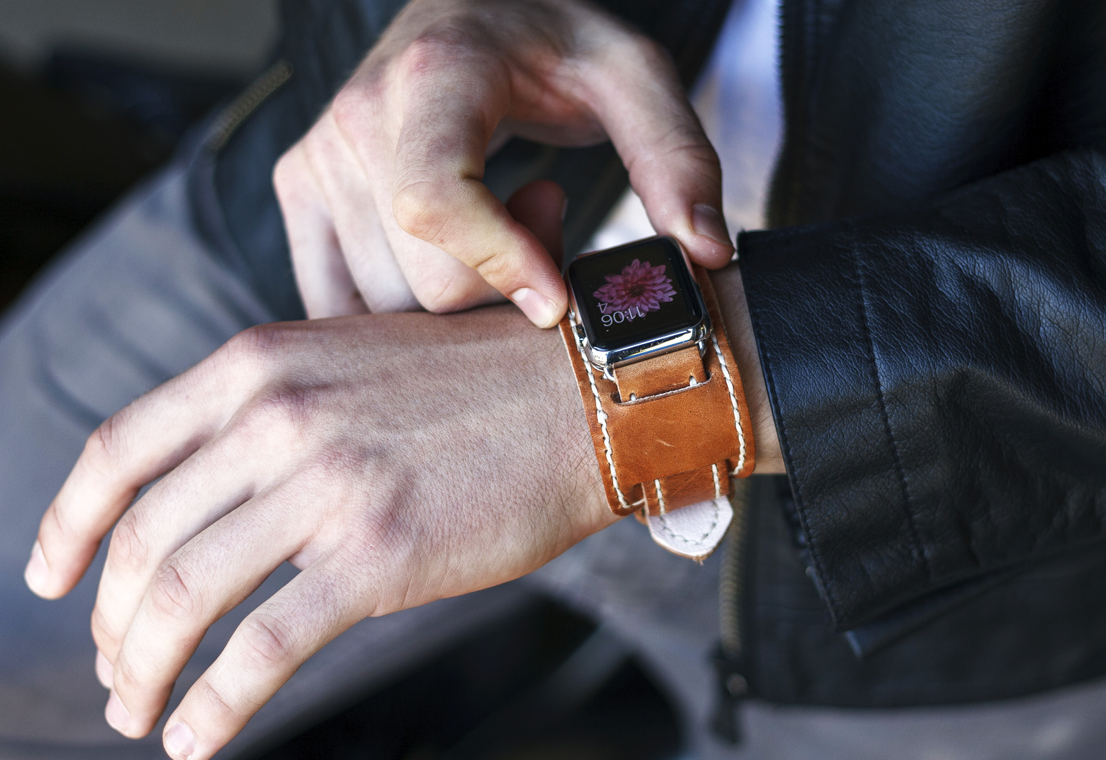 Cuff strap for Apple Watch puts the heat on Hermès at 20% off