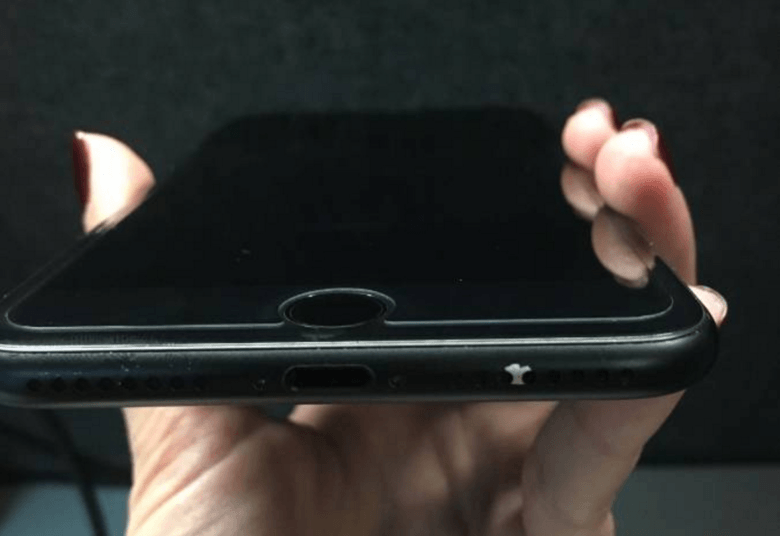 IPhone 7 matte black chipping iPhone-7-matte-black-chipping