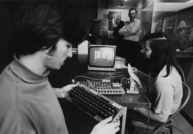 Steve Jobs and Steve Wozniak make important connections at the Homebrew Computer Club.