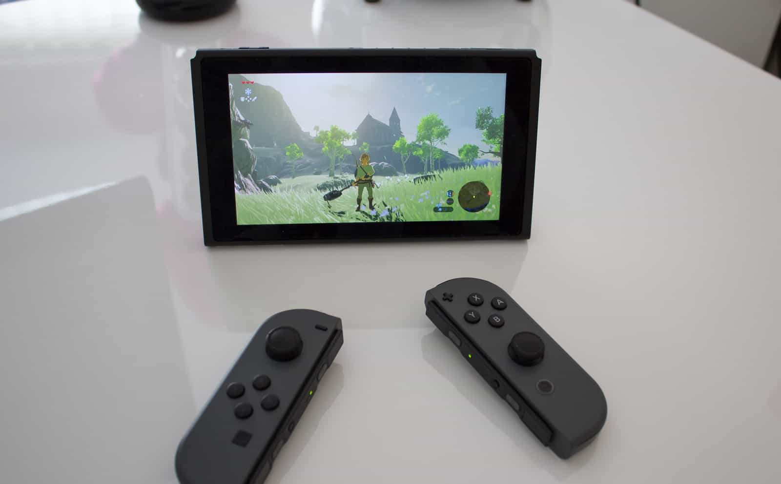 The Nintendo Switch's flexible Joy-Con controllers work just fine with a Mac (but not an iPhone).