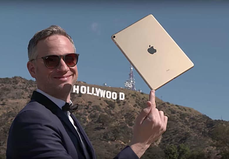 iPad Magician Simon Pierro Wows Oscars Crowd