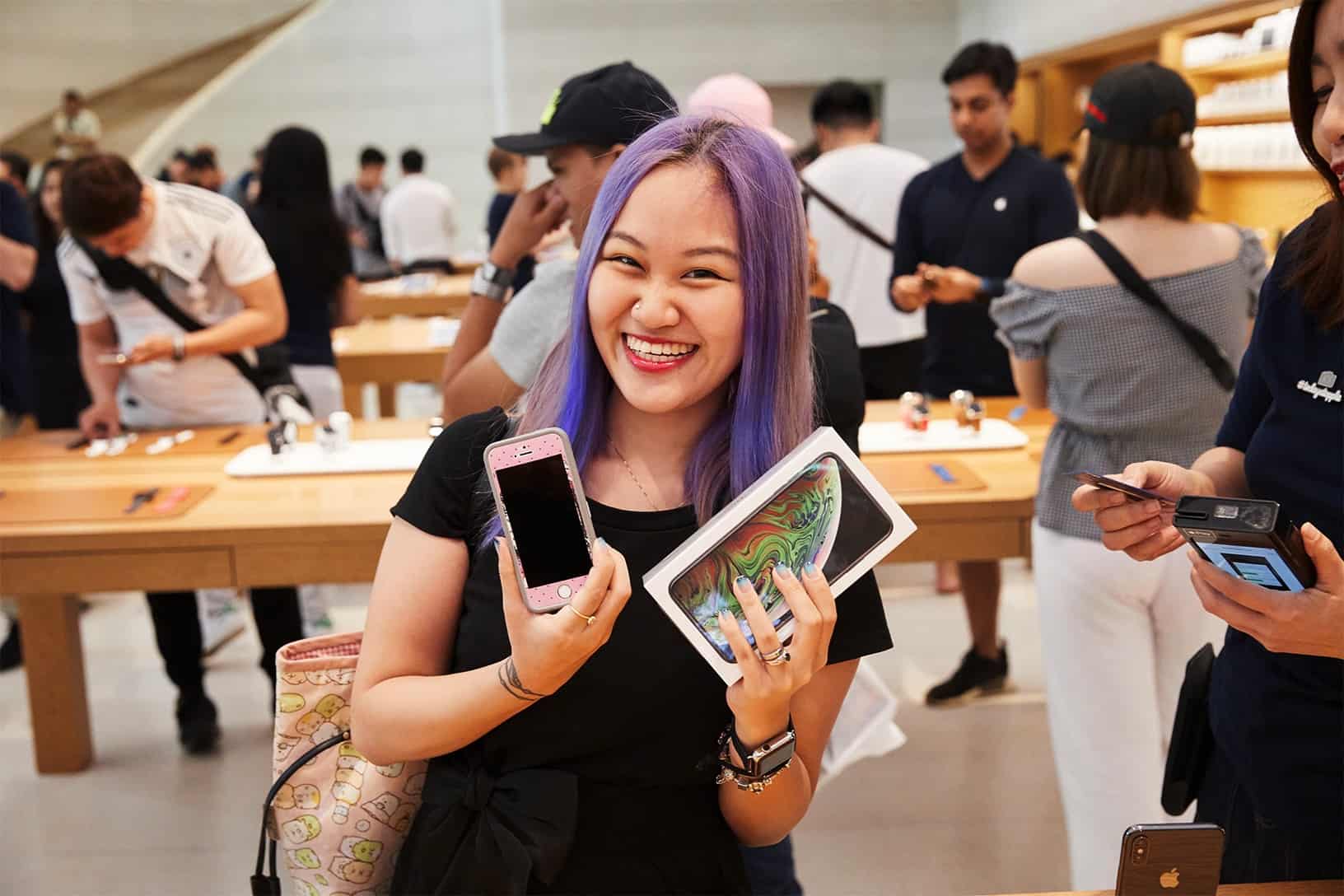 Smiling Apple fans show off their new haul of devices | Cult of Mac