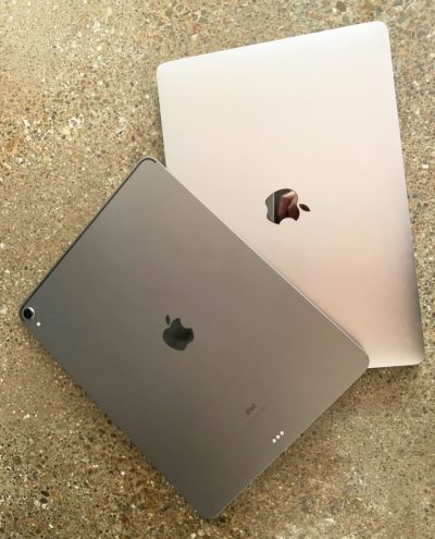 Un iPad Pro et un MacBook se ressemblent même beaucoup.