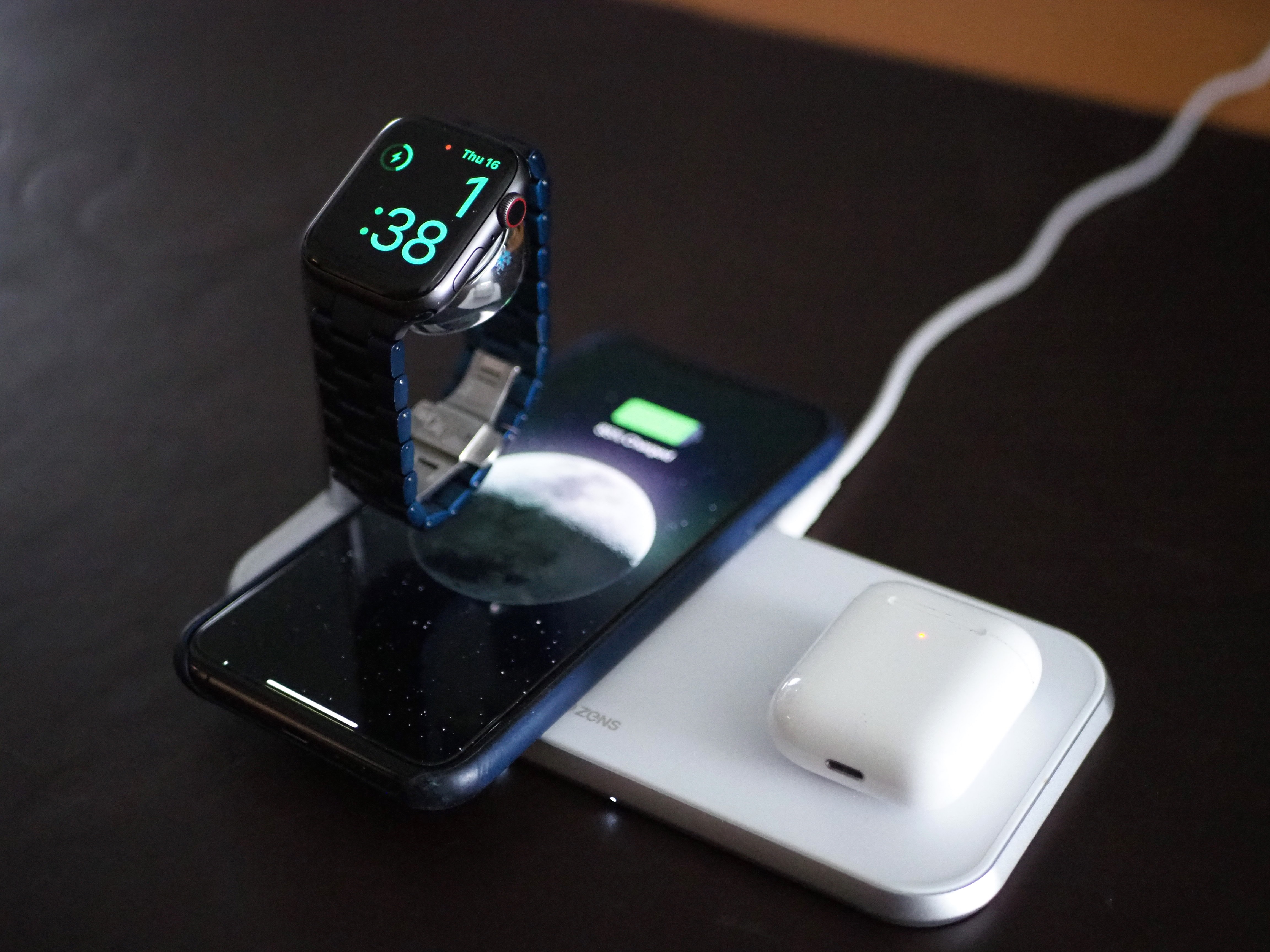 Zens Dual + Watch wireless charging mat in white.
