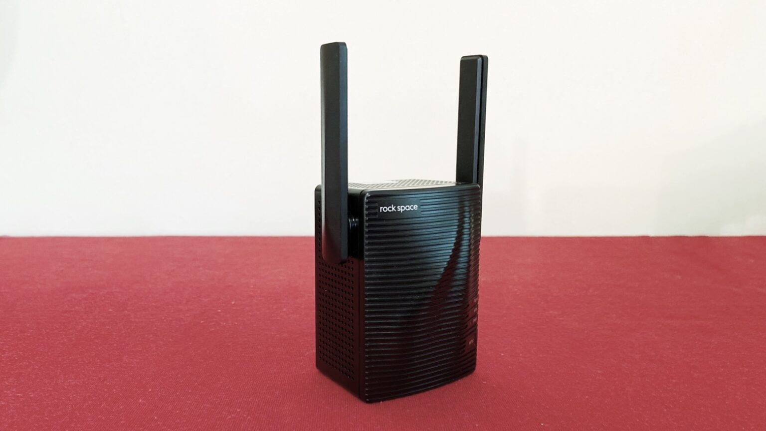 Rock Space AC1200 Dual Band Wi-Fi Repeater review