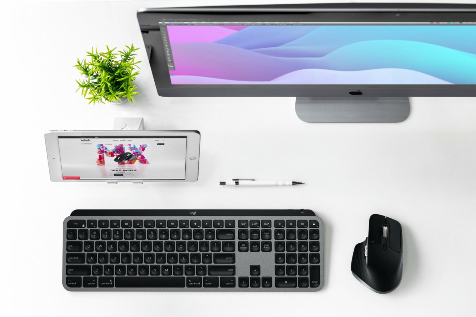 MX Master 3 for Mac and MX Keys for Mac - optimized for Mac and now in space gray.