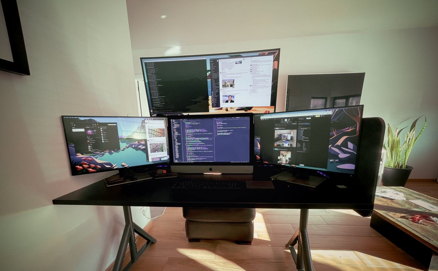 This setup has four monitors. How about seven, though?