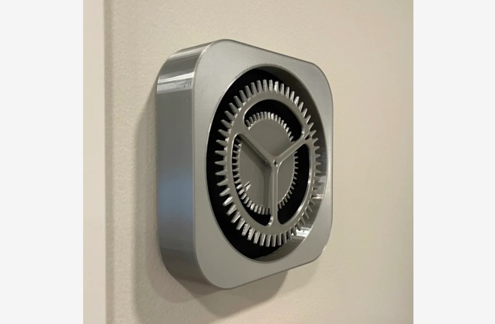 Lucas Hall's 3D-printed Settings Clock is based on the iOS Settings icon.