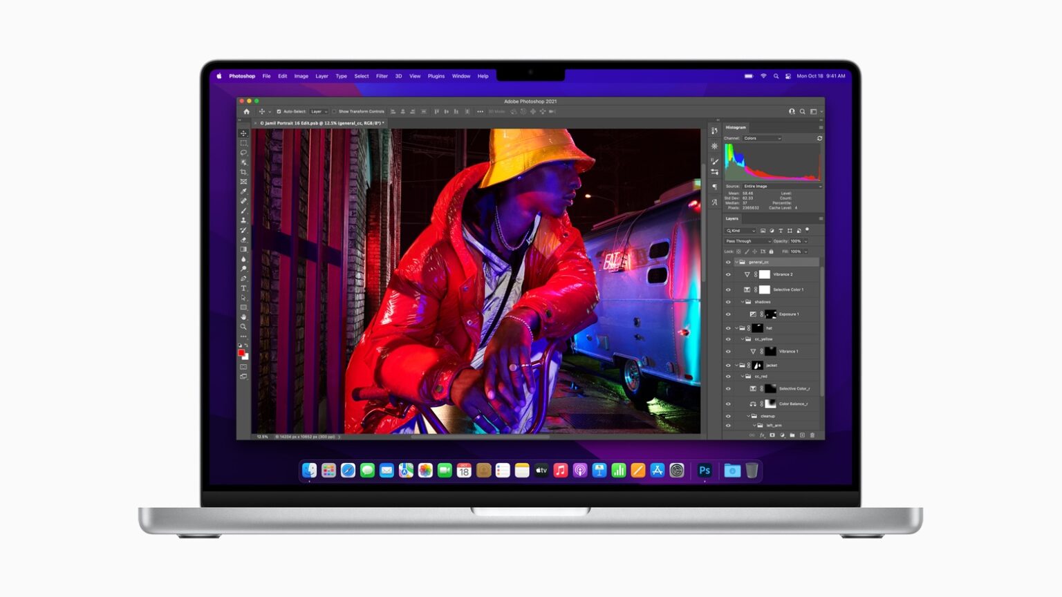 Adobe Photoshop does support the MacBook Pro notch.