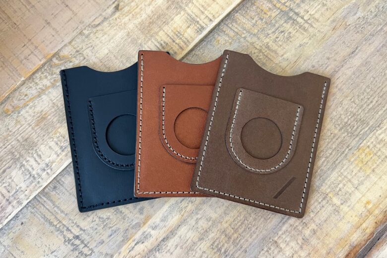 Snapback Slim Air: This AirTag wallet comes in three color options, black, brown and the new espresso.