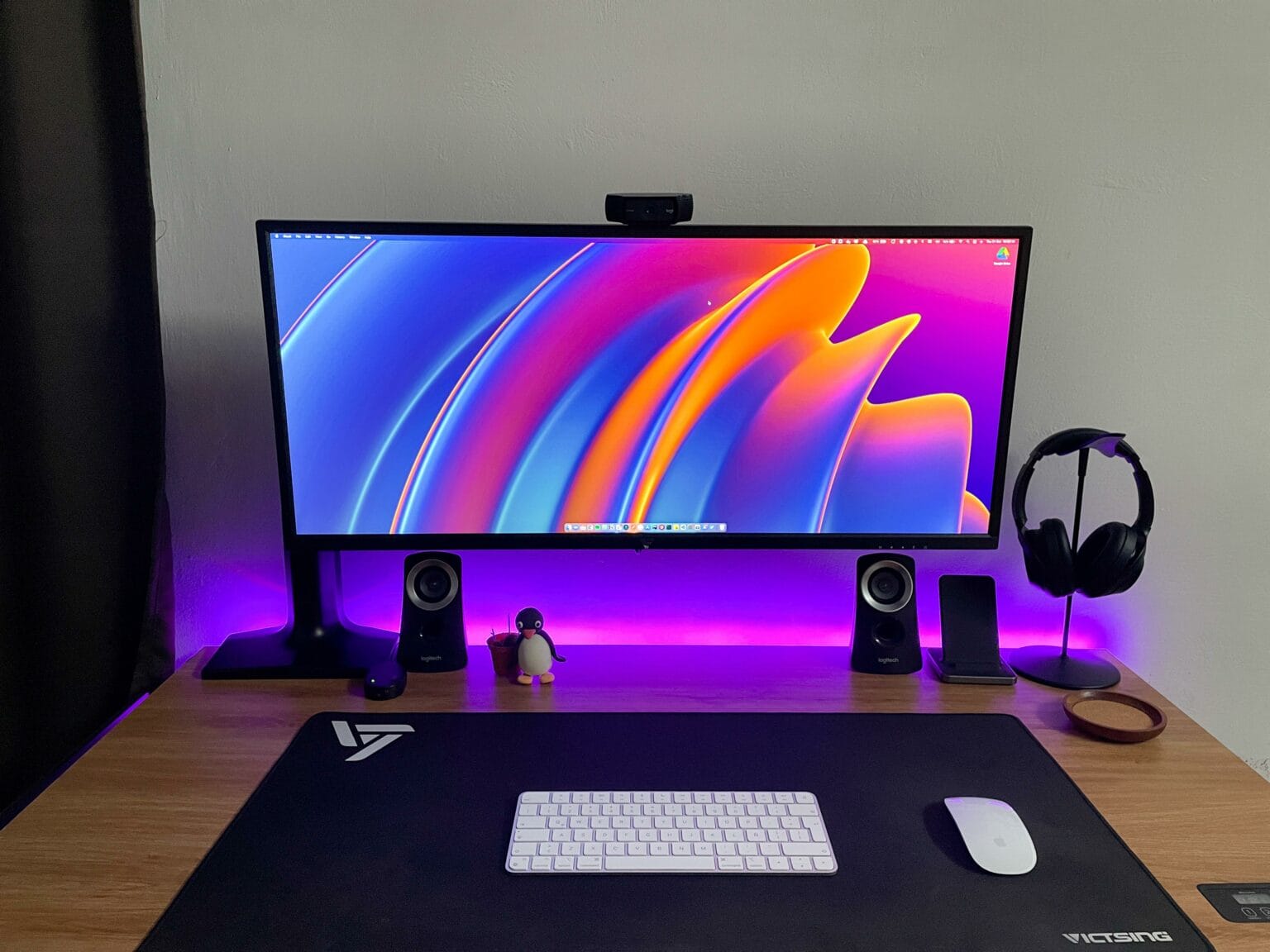 Fine setup, but where did you get that wallpaper?