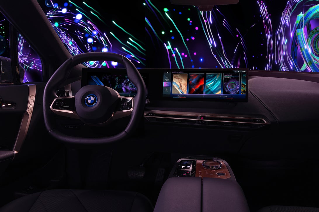 BMW Digital Art Mode will put an artist's work right in your face. 